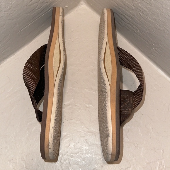 RAINBOW The Classic Rubber Woman’s Water Sandal. Size Small. Brown and Tan. - Picture 13 of 15